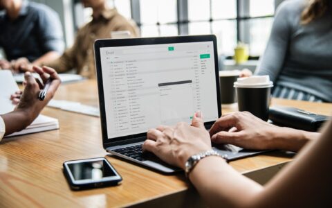 How to send many e-mails without wasting time