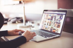 The right way to insert pictures into an e-mail advertisement