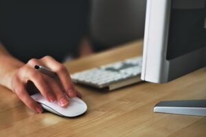 Jak si v eWay-CRM snadno zobrazit docházku za předchozí měsíc