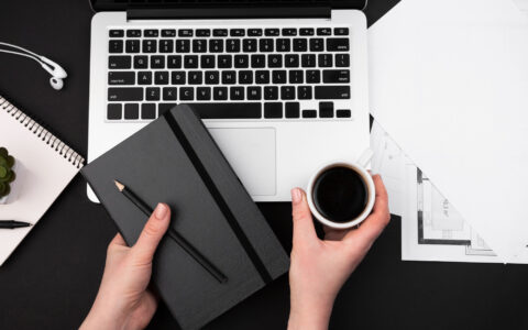 Zorganizujte si firemní kontakty s bezplatným CRM