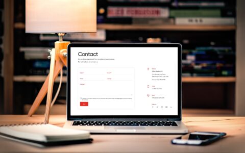 Prozákaznický přístup: Využijte výhody propojení webových stránek s CRM systémem