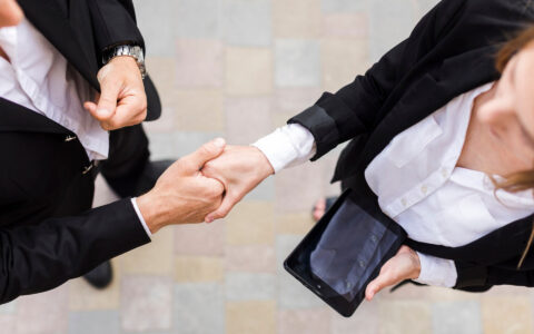 9 ciest na dosiahnutie symbiózy medzi obchodným a marketingovým tímom v roku 2024